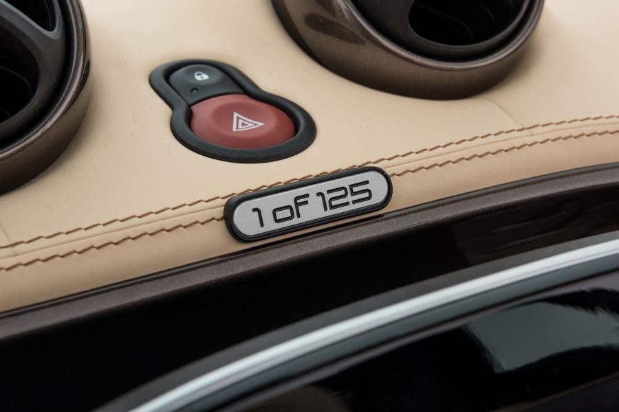 Детали интерьера Smart ForTwo Ultimate 125 by Brabus (A453) 2018 года  (фото 12 из 19)